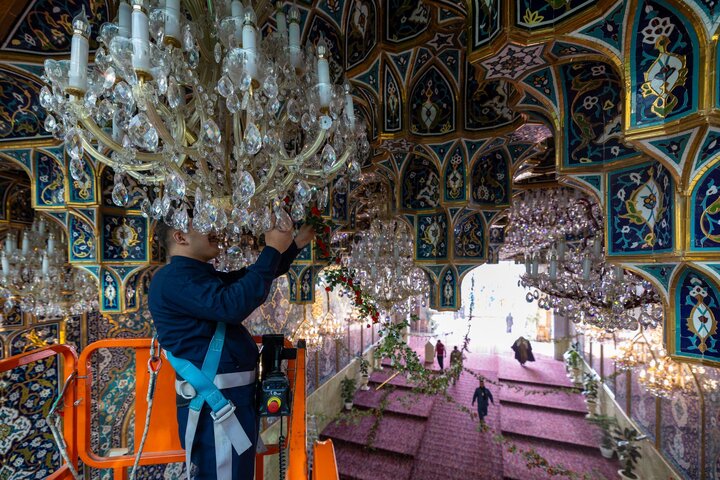 تقرير مصور/ نشر مظاهر الزينة والفرح ابتهاجًا بذكرى ولادة الإمام الجواد (ع) في مرقد أبي الفضل العباس (ع)