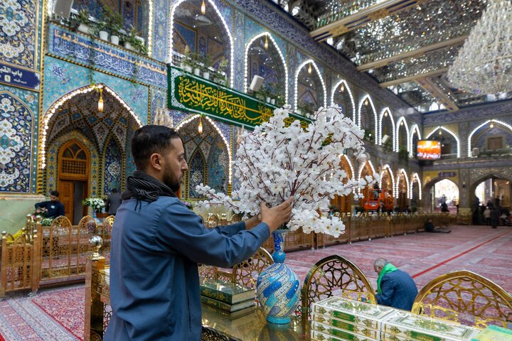 تقرير مصور/ نشر مظاهر الزينة والفرح ابتهاجًا بذكرى ولادة الإمام الجواد (ع) في مرقد أبي الفضل العباس (ع)