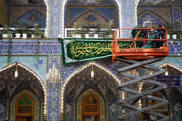 تقرير مصور/ نشر مظاهر الزينة والفرح ابتهاجًا بذكرى ولادة الإمام الجواد (ع) في مرقد أبي الفضل العباس (ع)