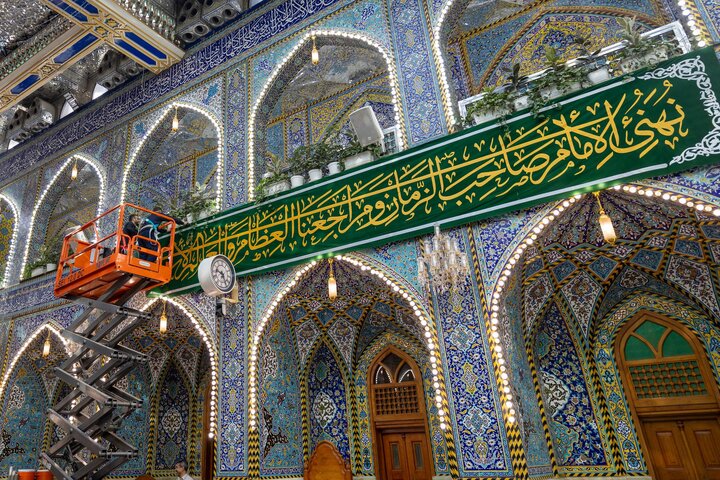 تقرير مصور/ نشر مظاهر الزينة والفرح ابتهاجًا بذكرى ولادة الإمام الجواد (ع) في مرقد أبي الفضل العباس (ع)