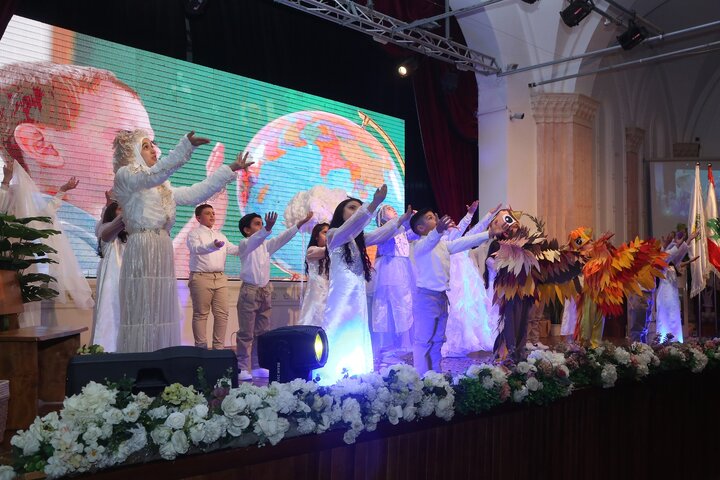 تقرير مصور/ حفل بهيج لأكثر من 400 فتاة بلغن سن التكليف الشرعي في حارة حريك اللبنانية