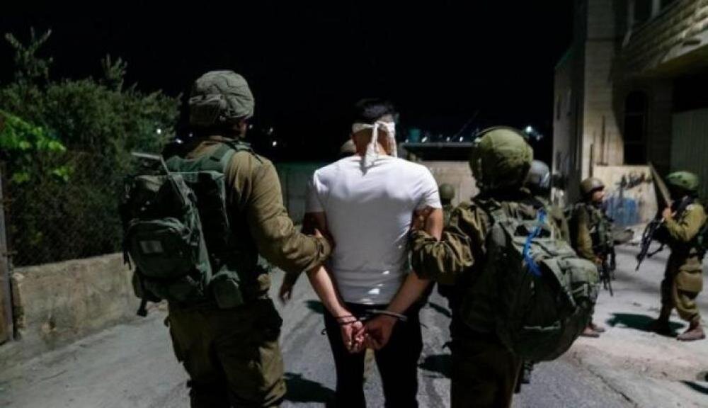 পশ্চিম তীরে দখলদার সেনাবাহিনীর রাতের অভিযান এবং গ্রেপ্তার করার ঢেউ