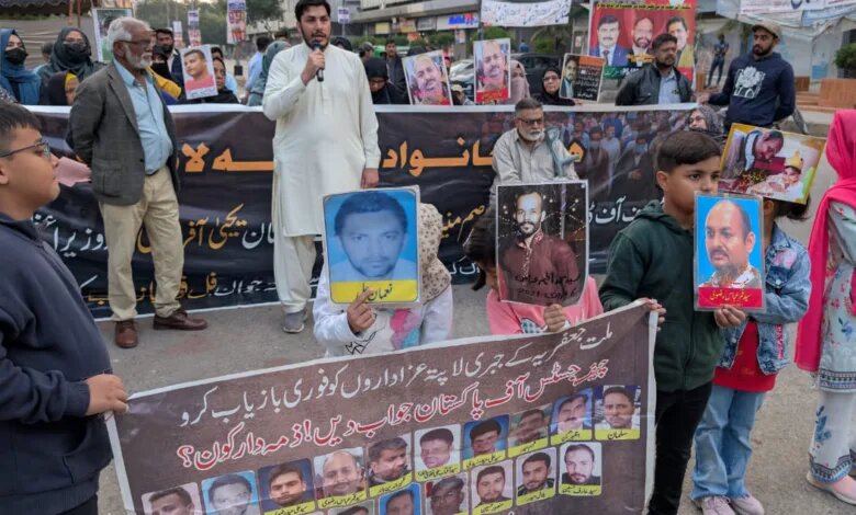 کراچی پریس کلب کے باہر شیعہ لاپتہ افراد کے اہلخانہ کا شدید احتجاج، اگلا دھرنا حکمرانوں کی رہائشگاہوں پر ہوگا