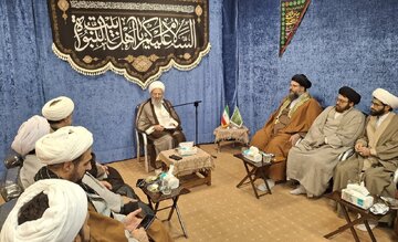 آیت‌الله فقیهی: انسجام ملی و پیوند امت با رهبر حکیم انقلاب، رمز بقای کشور است