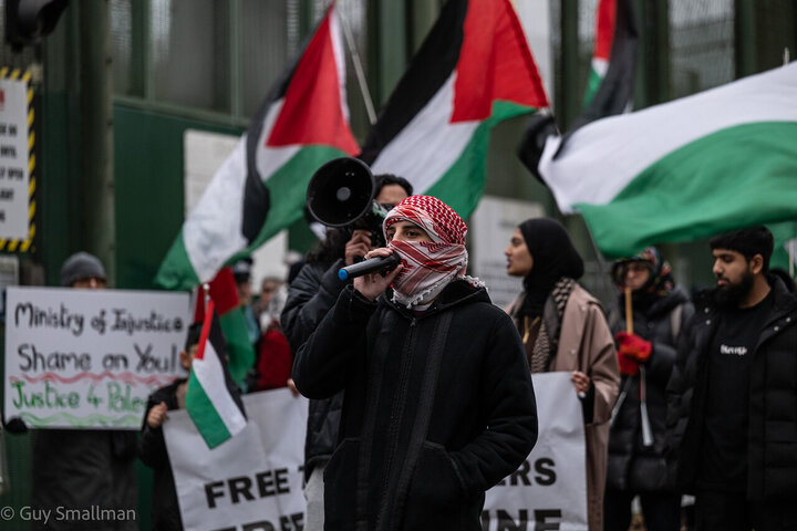 Informe fotográfico | Protesta ante la prisión de Wakefield en apoyo a la propalestina Heba Muraisi en el 56º día de huelga de hambre