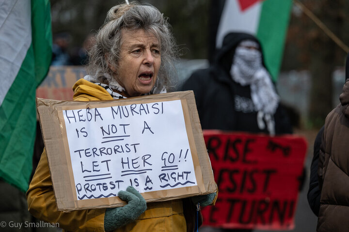 Informe fotográfico | Protesta ante la prisión de Wakefield en apoyo a la propalestina Heba Muraisi en el 56º día de huelga de hambre