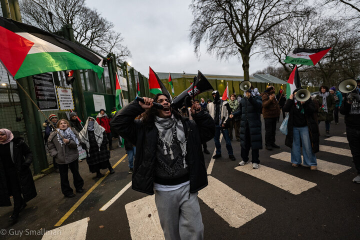 Informe fotográfico | Protesta ante la prisión de Wakefield en apoyo a la propalestina Heba Muraisi en el 56º día de huelga de hambre