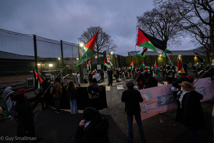 Informe fotográfico | Protesta ante la prisión de Wakefield en apoyo a la propalestina Heba Muraisi en el 56º día de huelga de hambre