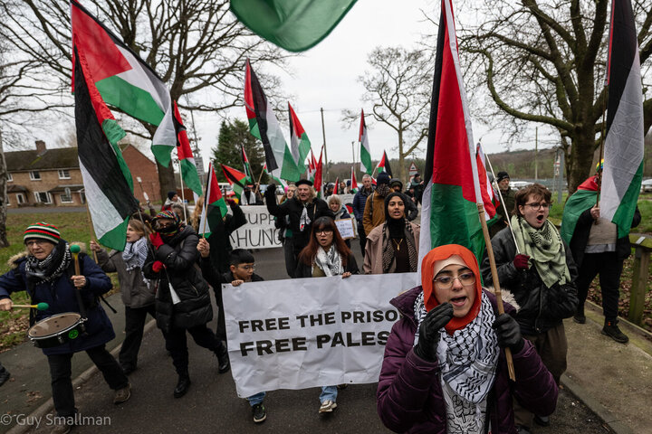 Informe fotográfico | Protesta ante la prisión de Wakefield en apoyo a la propalestina Heba Muraisi en el 56º día de huelga de hambre