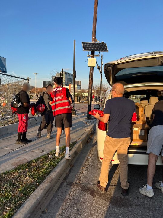 Informe fotográfico | Voluntarios de Who is Hussain(PB) en Dallas, Texas, distribuyen kits a 125 personas sin hogar en Texas