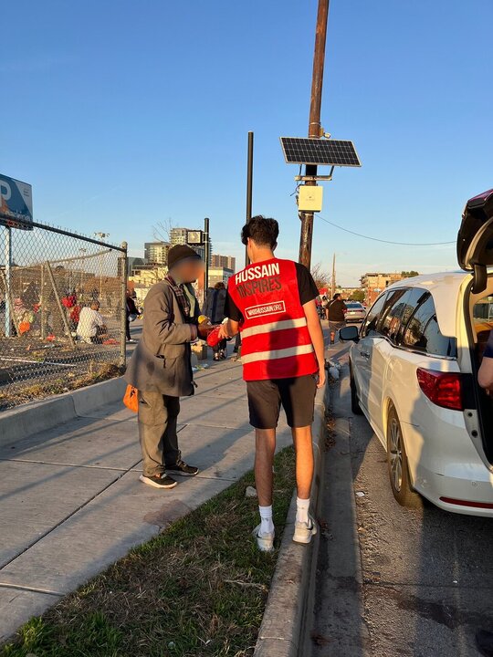 Informe fotográfico | Voluntarios de Who is Hussain(PB) en Dallas, Texas, distribuyen kits a 125 personas sin hogar en Texas