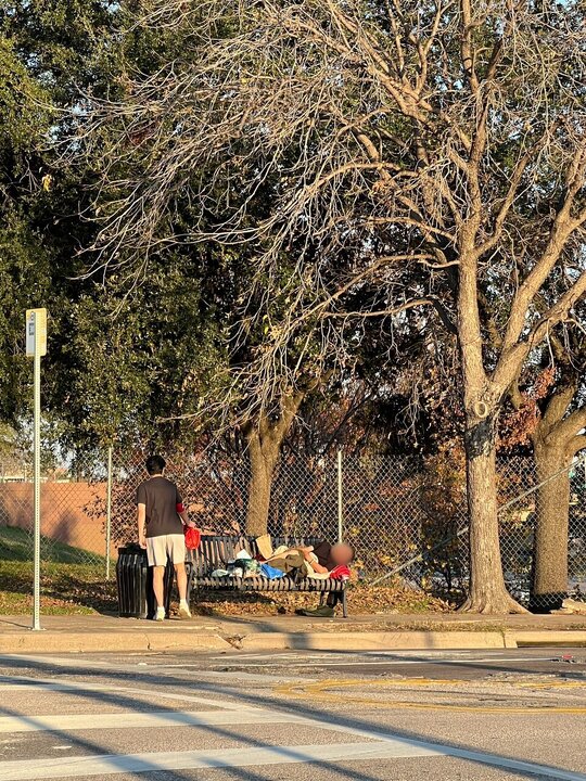 Informe fotográfico | Voluntarios de Who is Hussain(PB) en Dallas, Texas, distribuyen kits a 125 personas sin hogar en Texas