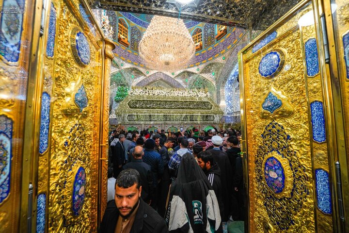 Informe fotográfico | Flores adornan el santuario de Amir al-Mu'minin, Imam Ali (la paz sea con él) en su auspicioso aniversario natalicio