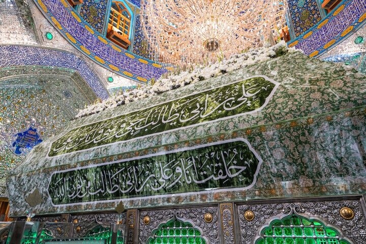 Informe fotográfico | Flores adornan el santuario de Amir al-Mu'minin, Imam Ali (la paz sea con él) en su auspicioso aniversario natalicio