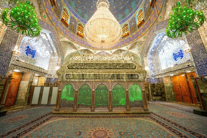 Informe fotográfico | Flores adornan el santuario de Amir al-Mu'minin, Imam Ali (la paz sea con él) en su auspicioso aniversario natalicio
