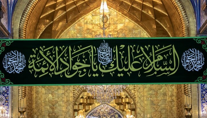 تقرير مصور/ تزيين العتبة الحسينية بلافتات الفرح بذكرى ولادة الإمام محمد الجواد (ع)