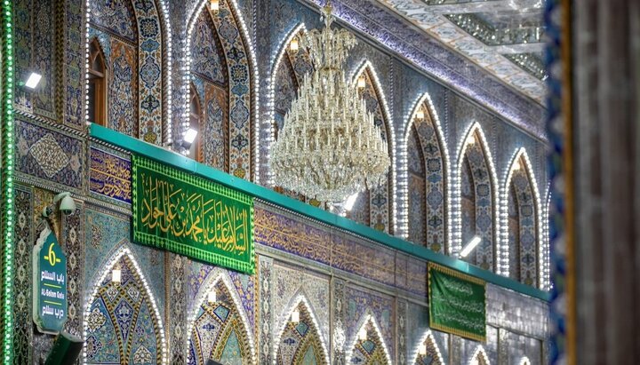 تقرير مصور/ تزيين العتبة الحسينية بلافتات الفرح بذكرى ولادة الإمام محمد الجواد (ع)