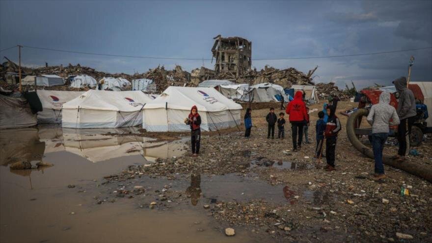 Israel genera inundación deliberada en carpas de desplazados en Gaza