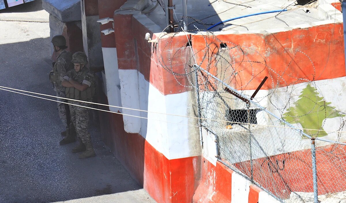 ارتش لبنان محموله سلاح را از فتح در عین الحلوه دریافت کرد