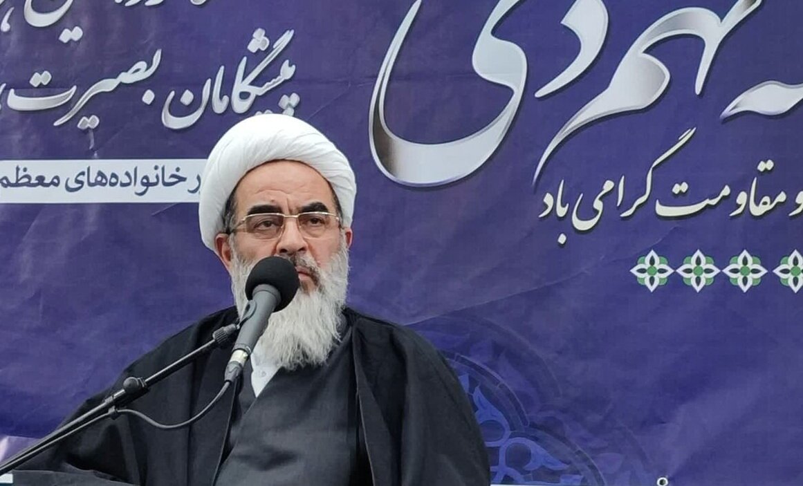 آیت‌الله فاضل لنکرانی: هر مسئولی که قدرت اداره کشور را ندارد، حرام است به کارش ادامه دهد