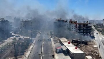 Hêzên Hikûmeta Sûriye mal û mezargehek li Siwêdayê şewitandin