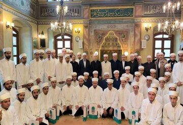 তুরস্কে ৪০ জন কুরআন মুখস্থ শিক্ষার্থীকে পবিত্র কুরআন মুখস্থ করার নিবেদন প্রদান