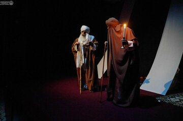 تقرير مصور/ برعاية العتبة العلوية..مسرحيةً فكريةً هادفةً بعنوان (مملكة النور) تزامنًا مع ذكرى ولادة أمير المؤمنين(ع)