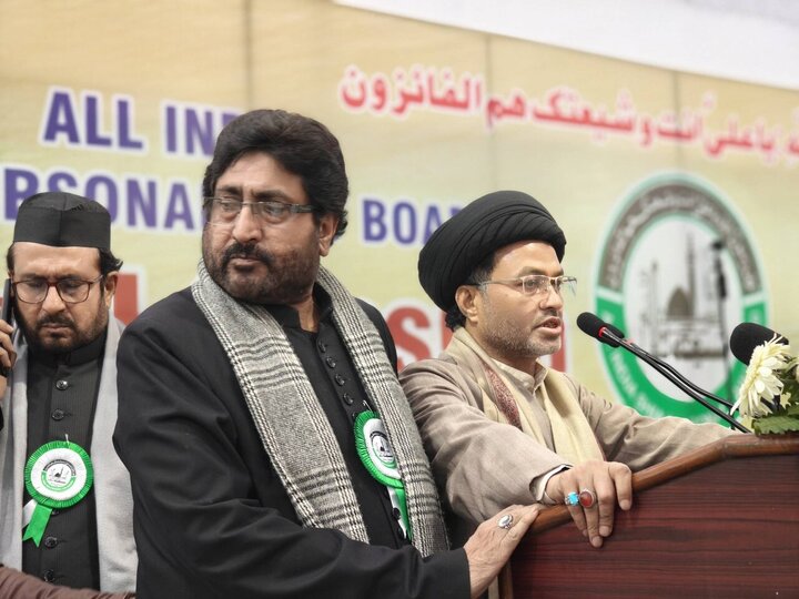 تقرير مصور/ مشاركة  2000 رجل الدين في المؤتمر الوطني لهيئة القانون الشخصي الشيعية في عموم الهند بمدينة لكناو