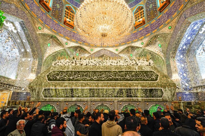 تقرير مصور/ تزيين مرقد الإمام علي (ع) بالزهور في ذكرى ميلاده المباركة