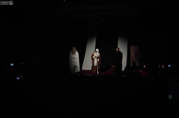 تقرير مصور/ برعاية العتبة العلوية..مسرحيةً فكريةً هادفةً بعنوان (مملكة النور) تزامنًا مع ذكرى ولادة أمير المؤمنين(ع)