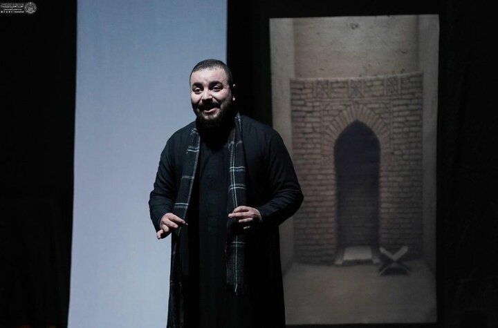 تقرير مصور/ برعاية العتبة العلوية..مسرحيةً فكريةً هادفةً بعنوان (مملكة النور) تزامنًا مع ذكرى ولادة أمير المؤمنين(ع)