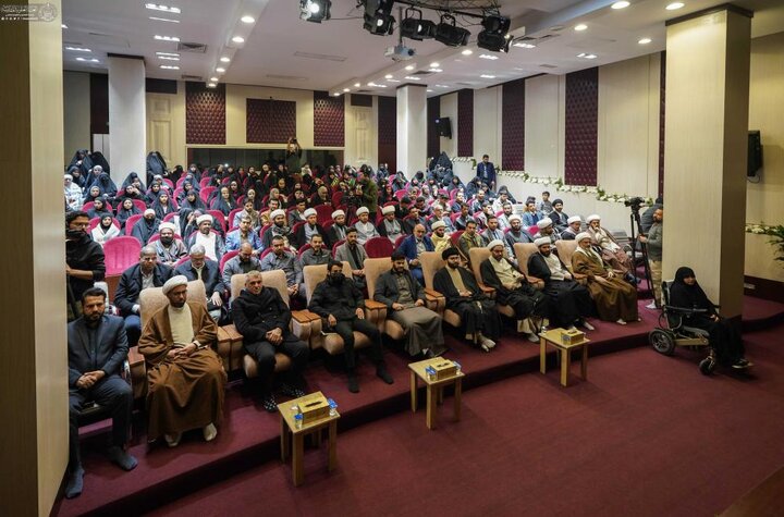 تقرير مصور/ برعاية العتبة العلوية..مسرحيةً فكريةً هادفةً بعنوان (مملكة النور) تزامنًا مع ذكرى ولادة أمير المؤمنين(ع)