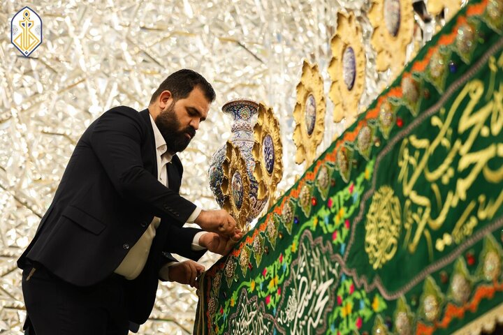 تقرير مصور/ تزين مرقد الإمامين الكاظمين احتفاءً بالمناسبتين المباركتين ولادة الإمام الجواد (ع) والإمام علي(ع)