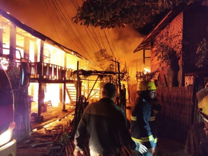 ပျဉ်းမနား တွင် မီးလောင်မှုဖြစ်ပွား  / အိမ်အလုံးရေ ၅၄ လုံး မီးထဲပါသွား ။ ။ Photos