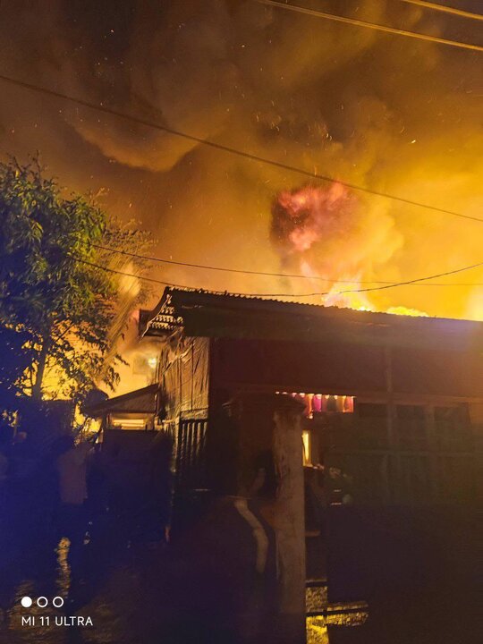 ပျဉ်းမနား တွင် မီးလောင်မှုဖြစ်ပွား  / အိမ်အလုံးရေ ၅၄ လုံး မီးထဲပါသွား ။ ။ Photos