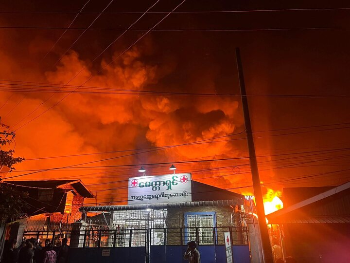 ပျဉ်းမနား တွင် မီးလောင်မှုဖြစ်ပွား  / အိမ်အလုံးရေ ၅၄ လုံး မီးထဲပါသွား ။ ။ Photos