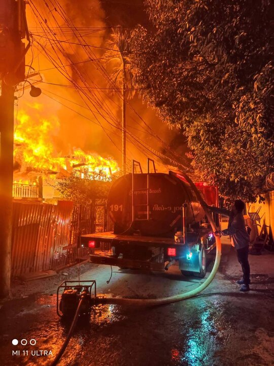 ပျဉ်းမနား တွင် မီးလောင်မှုဖြစ်ပွား  / အိမ်အလုံးရေ ၅၄ လုံး မီးထဲပါသွား ။ ။ Photos