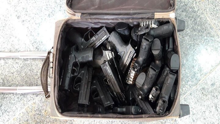 کشف ۱۰۰ قبضه سلاح قاچاق از  گروهک‌های معاند