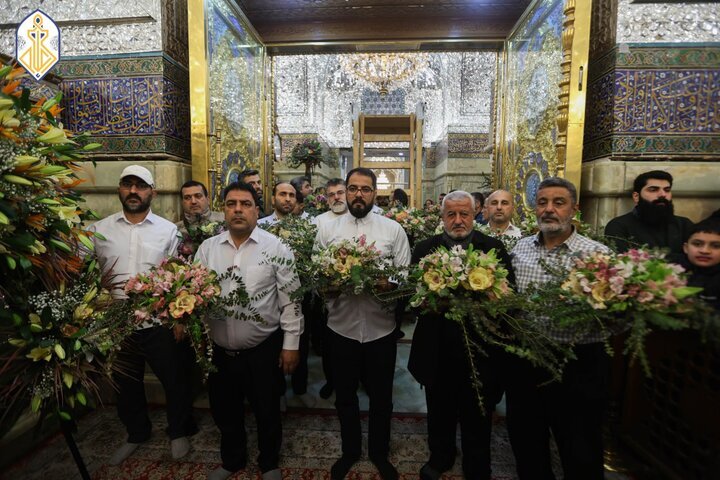 Preparação de um bolo de 200 metros e decoração floral do Santuário de Al-Kadhimain em celebração ao nascimento do Imam Jawad (a.s.)