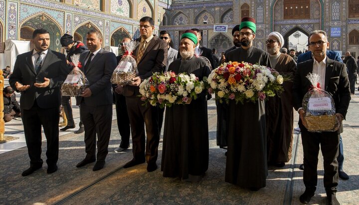 تقرير مصور/ وفد من العتبة الحسينية يهنأ العتبة الكاظمية بمناسبة ولادة الإمام الجواد (ع)