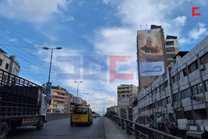 تقرير مصور/ نشر صور الحاج الشهيد قاسم سليماني في الضاحية الجنوبية لبيروت بمناسبة ذكرى سنويته