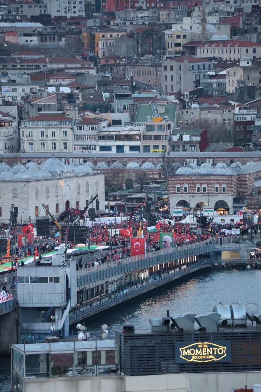 تصاویر | تظاهرات صدها هزار نفر در استانبول در حمایت از فلسطین همزمان با آغاز سال نو میلادی