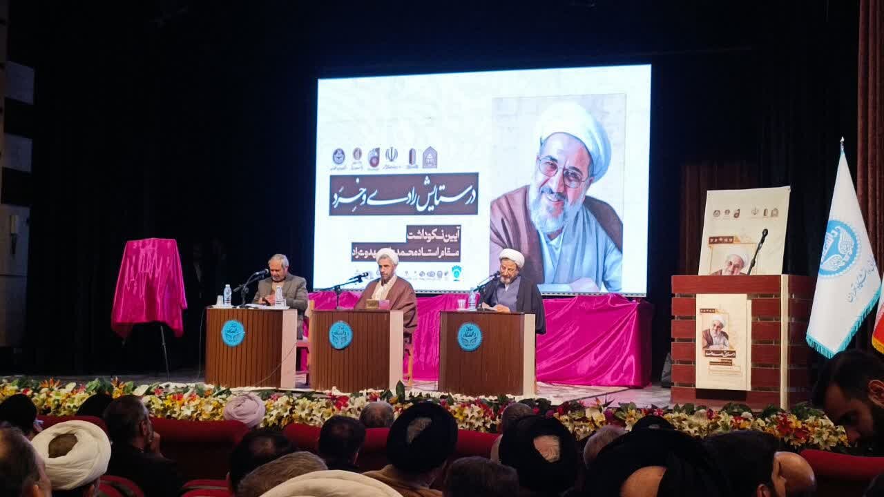 دکتر واعظی: ضعف ارائه دین در کنار ضعف مدیریت، عامل دین‌گریزی مردم است