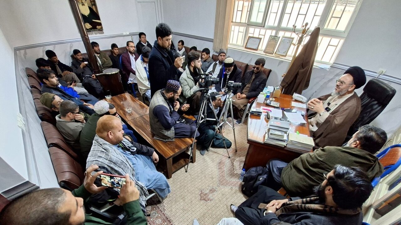 تعدادی از نابینایان مزار شریف میلاد امام علی(ع) و روز جهانی خط بریل را گرامی داشتند