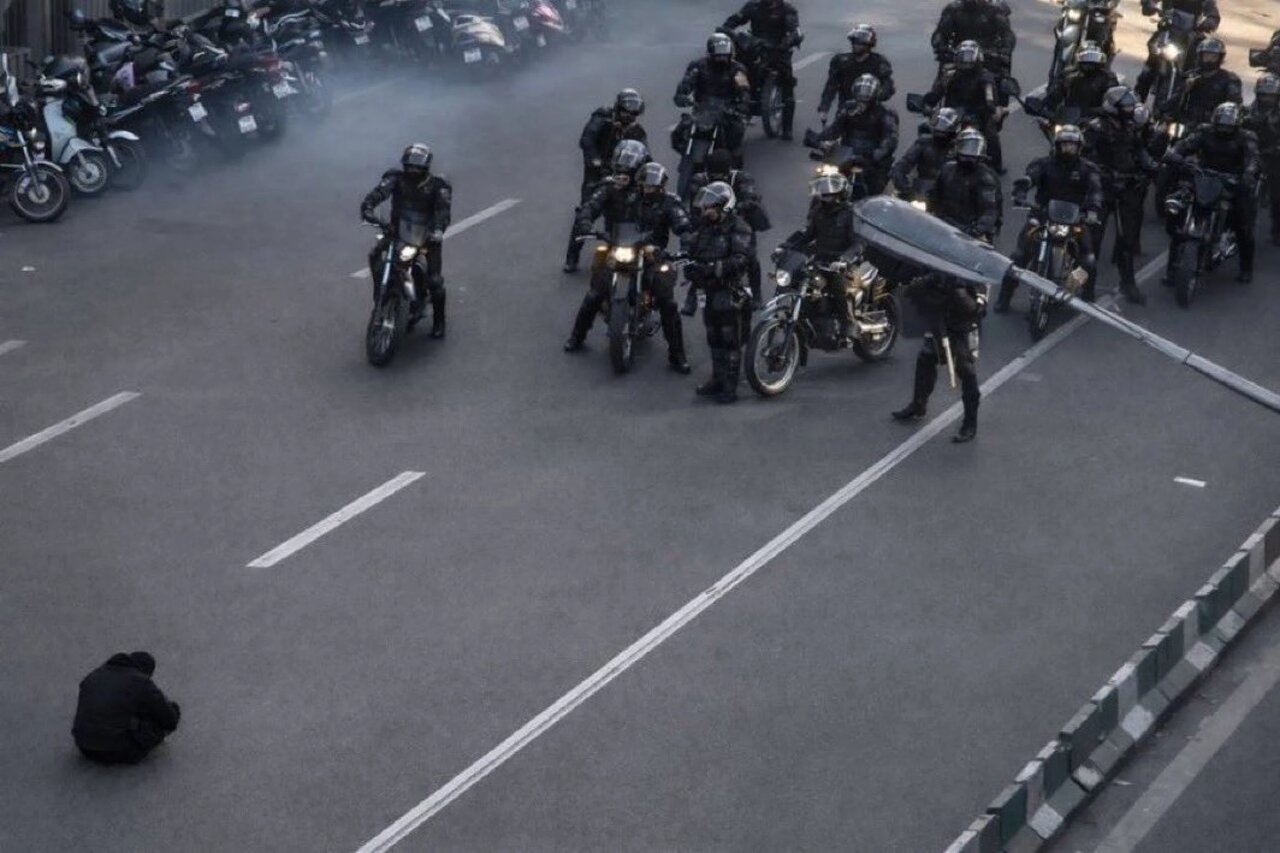 ویدیو | تصاویر دوربین پلیس از ماجرای نمادسازی ضدانقلاب و رسانه‌های معاند