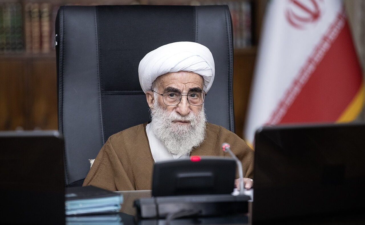 Ayatullah Jannati: Menyelesaikan persoalan penghidupan rakyat adalah tugas para pejabat