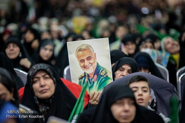 تقرير مصور/ مراسم الذكرى السنوية السادسة للشهيد سليماني بمصلى طهران - 1