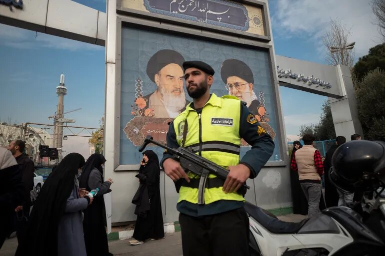 قوات الأمن تعتقل خلية من 14 شخصا يعملون بتصنيع المتفجرات في البرز الإيرانية