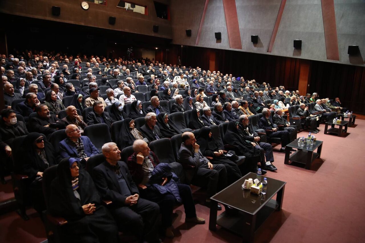 بیستوچهارمین ویژهبرنامه «شب خاطره» در موزه ملی انقلاب اسلامی و دفاع مقدس برگزار شد + عکس