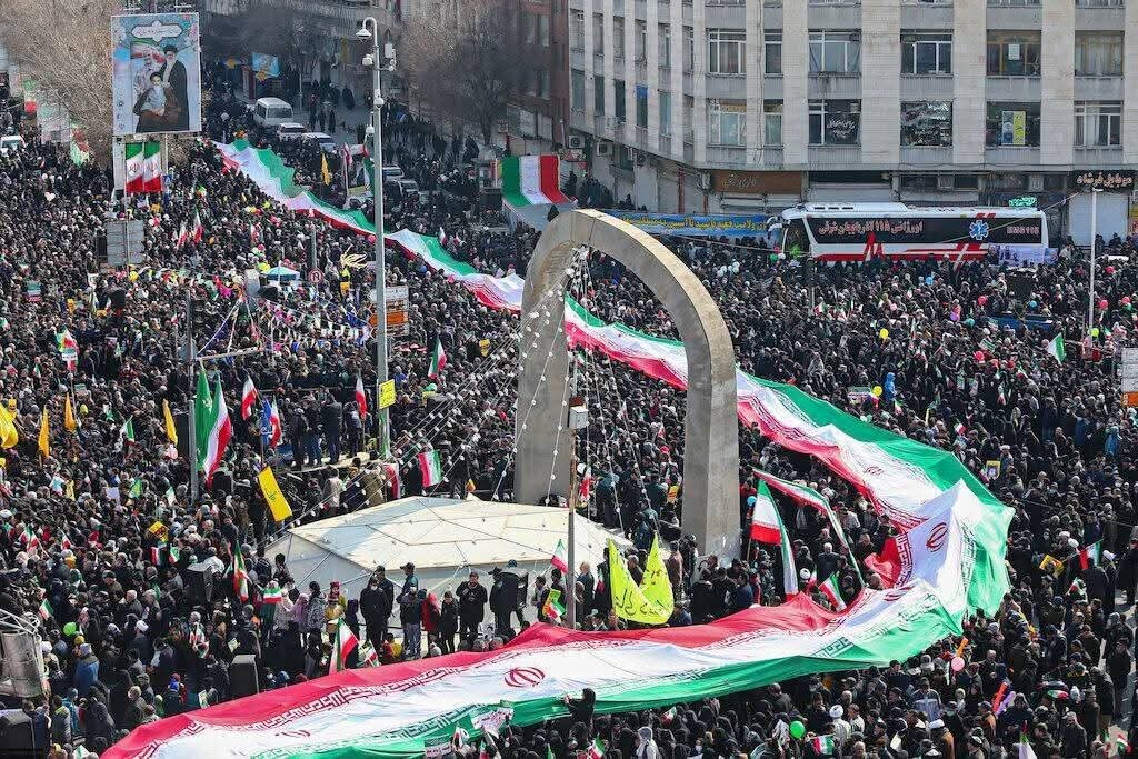 Maandamano ya Kitaifa Iran: Wananchi Waonesha Uzalendo na Kuiunga Mkono Serikali ya Kiislamu +Picha